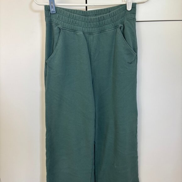 Hollister Green Wide Leg Sweatpants Size Small - Picture 1 of 4